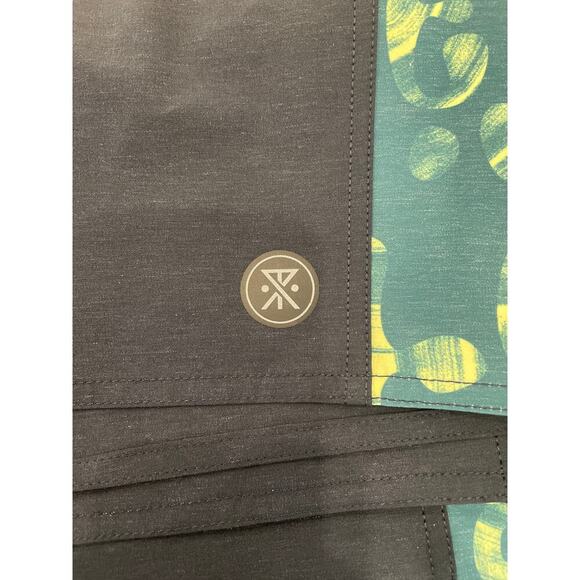 NWT Mens Roark Navy Blue Green Passage 17 Inch Boardshorts Batik Print Size 40 - Picture 7 of 12